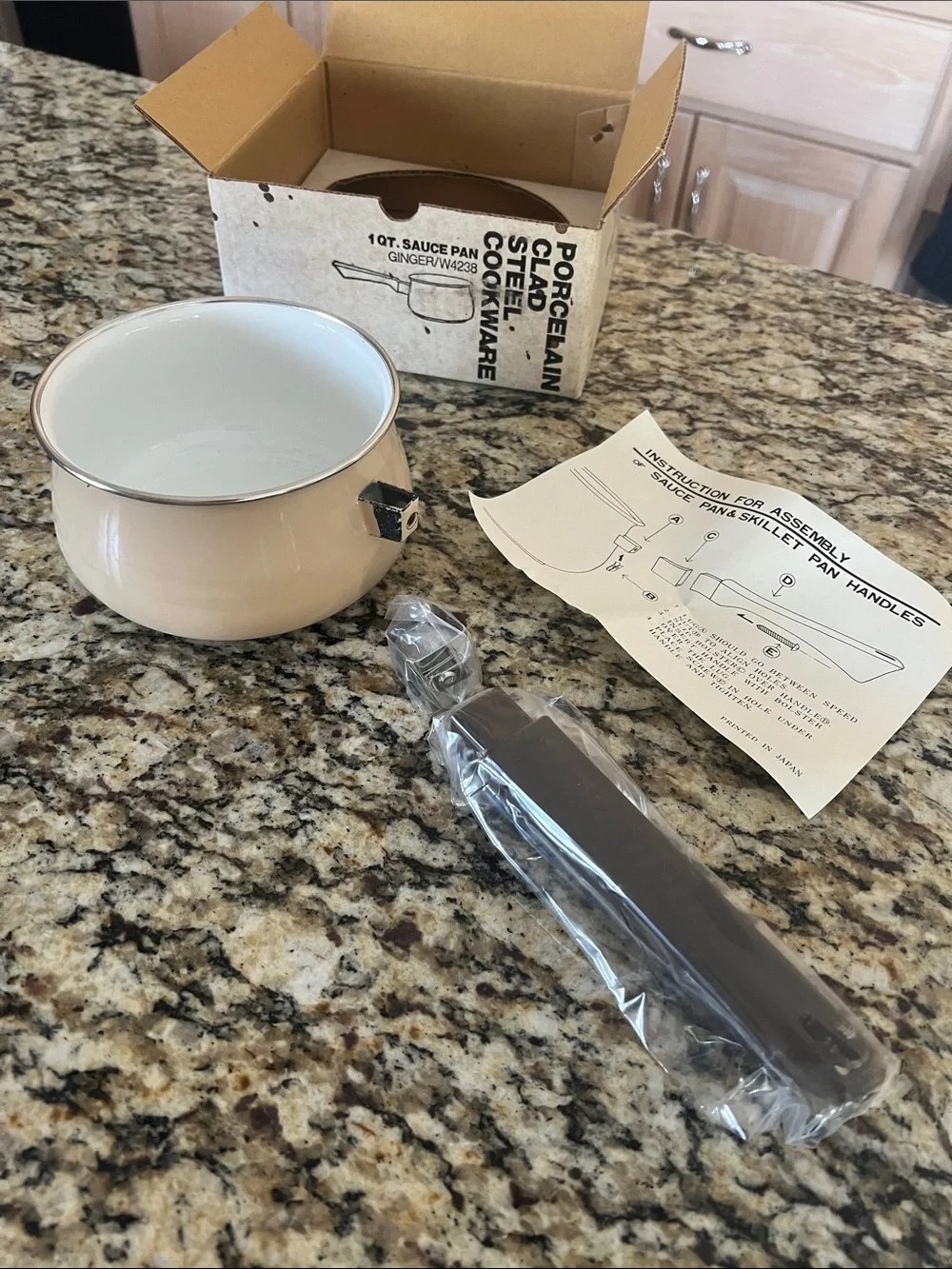 Porcelain Enamel Saucepan with Handle - Cream and Ginger - NWT